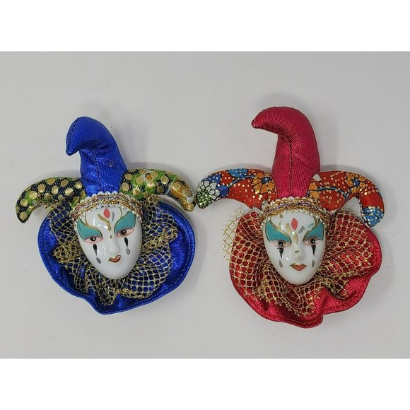 Vintage New Orleans Mardi Gras 1Red 1Blue Jester‎ Head Clown Magnet - Picture 1 of 5